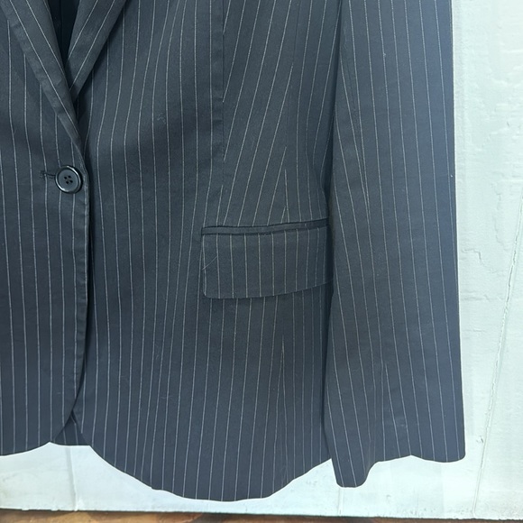 Theory Pinstriped Blazer Size Large - Picture 7 of 12